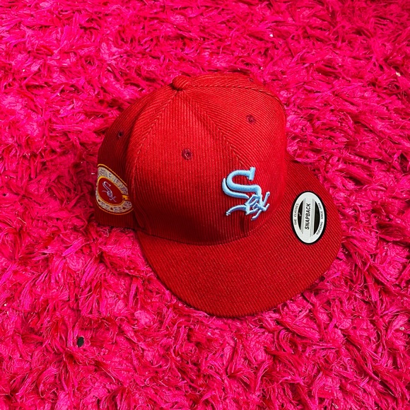 Hat - Picture 1 of 2